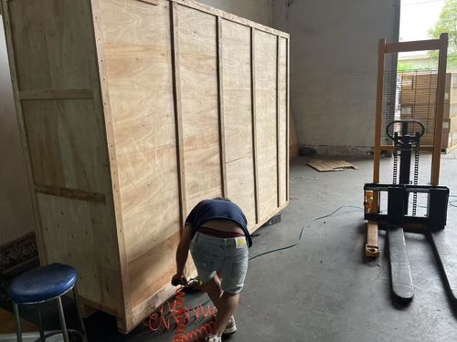 последние новости компании о Специализированная упаковочная машина для складывания газы готова к отправке