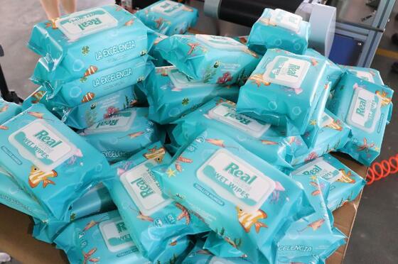 Good price Многофункциональная упаковочная машина для влажных салфеток, подходящая для различных материалов и размеров упаковки, обеспечивающая гибкость онлайн