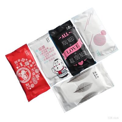 Компактная однокомпонентная машина для изготовления и упаковки охлаждающих полотенец, идеально подходящая для использования в отелях и ресторанах